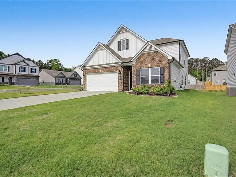 514 Denton Dr — Photo 3