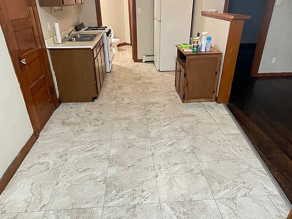3rd image of 2104 Lincoln Ave #1R
