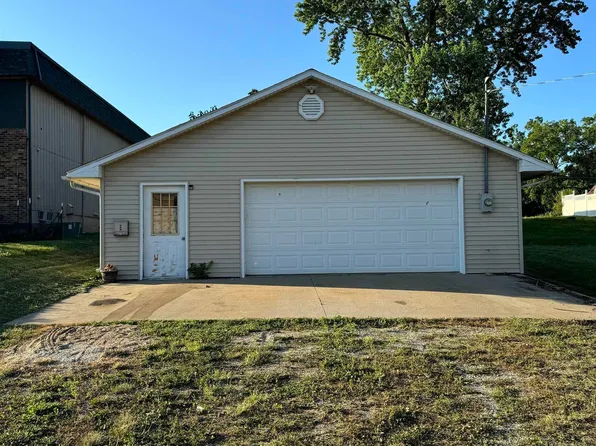 806 E Jackson St, Centerville, IA 52544