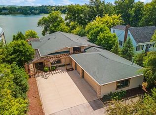 2559 Lost Dauphin Rd, De Pere, WI 54115