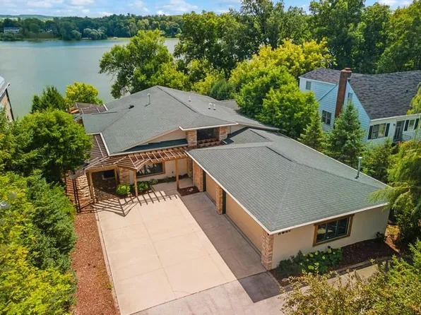 2559 Lost Dauphin Rd, De Pere, WI 54115