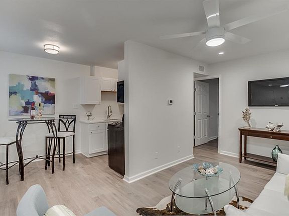4th image of 4927 San Jacinto St APT 207