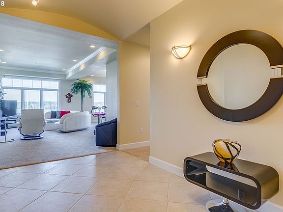 3rd image of 707 N Hayden Island Dr Unit 315