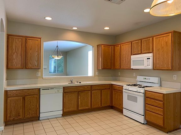 5th image of 8405 Carriage Oaks Way