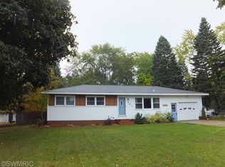 567 Randall Rd, Muskegon, MI 49441