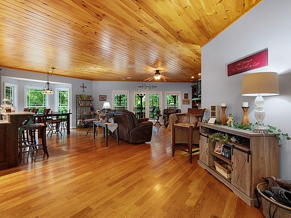 3rd image of 2169 Chatsworth Hwy #225