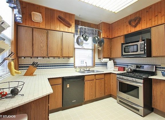 3rd image of 6026 N Nickerson Ave