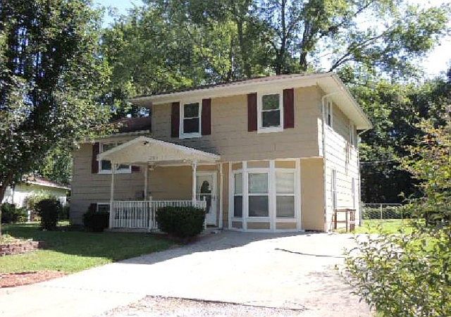2nd image of 1201 Brown Dr