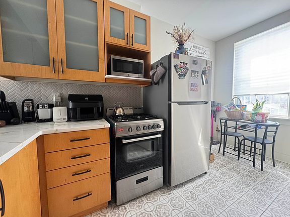 3rd image of 1136 31st Ave APT 3R