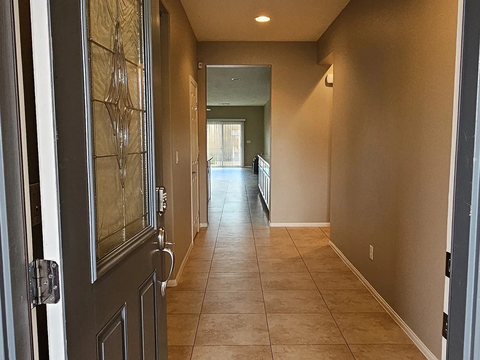 4 bed, 2354 sqft, $2,555 — Photo 3