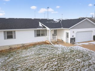 2712 N 13th St, Clinton, IA 52732