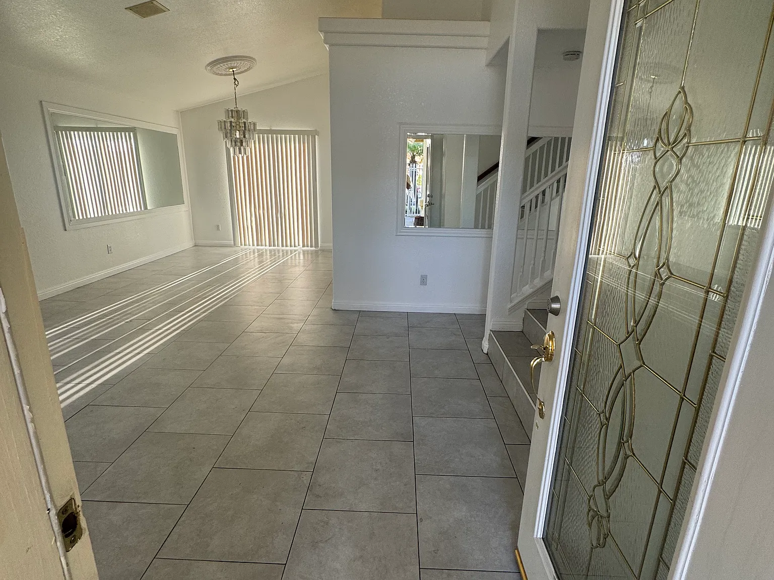 3 bed, 2.5 bath, 1695 sqft, $2,100 — Photo 2