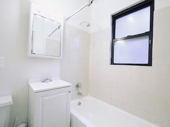 3rd image of 2623 N Spaulding Ave APT 1E