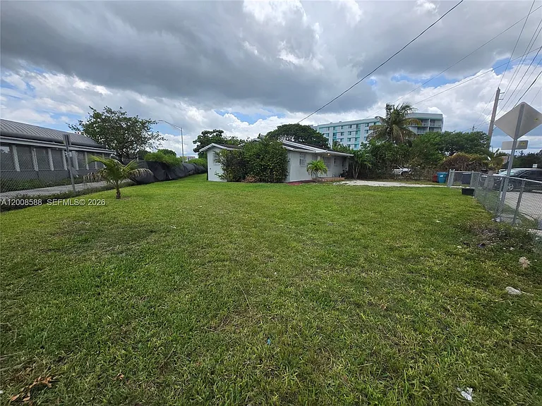 11800 SW 216th St — Photo 4