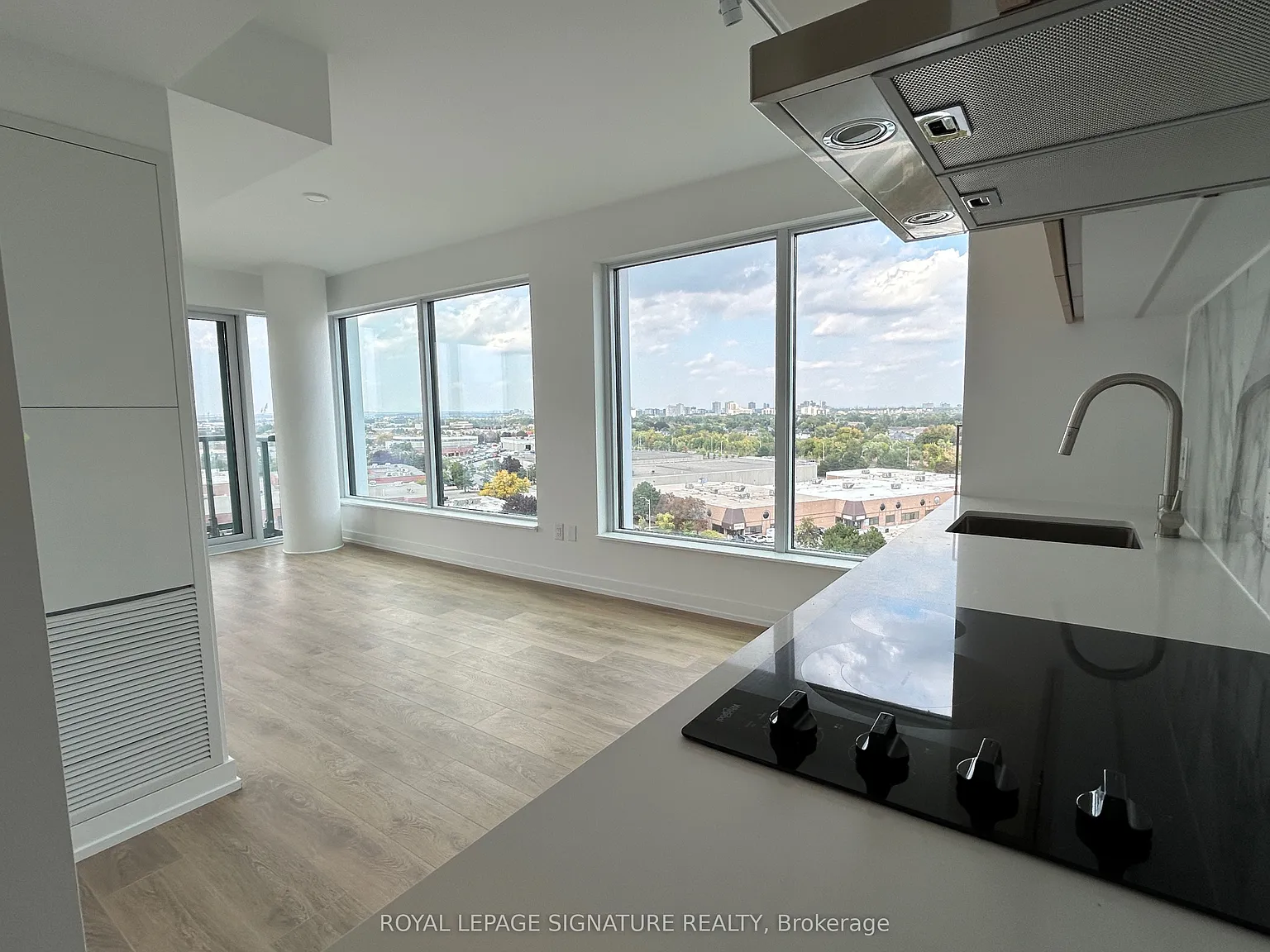 Line 5 Condos — Photo 4