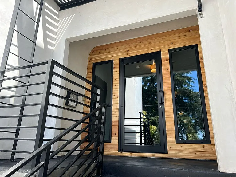 SUT - 1314 Sutherland St — Photo 7