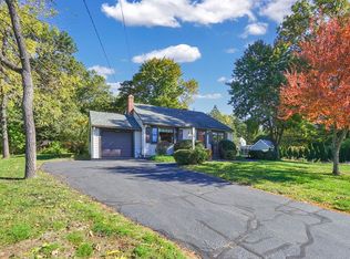 33 Birch Bluffs Dr, Westfield, MA 01085