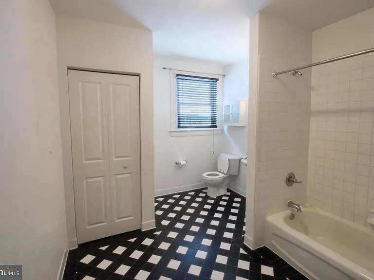 303 Charles St #2E — Photo 10