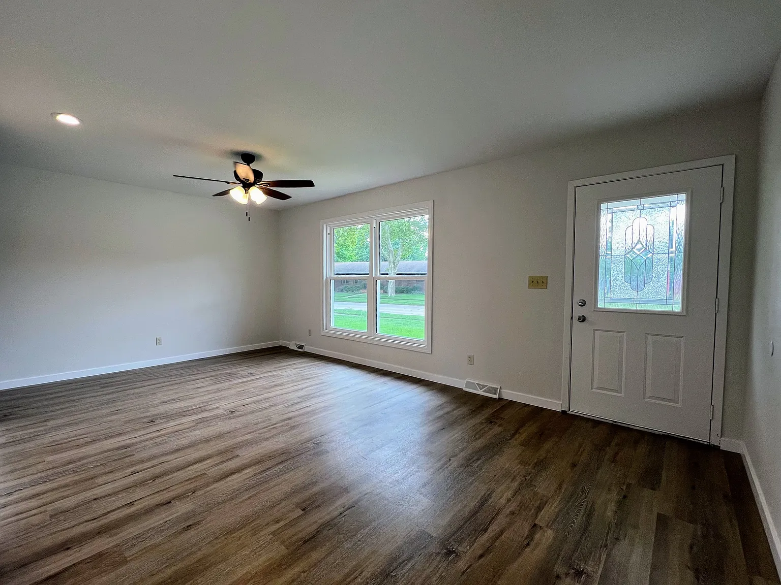3 bed, 1553 sqft, $2,200 — Photo 1