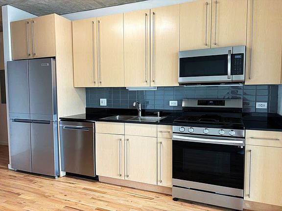 2nd image of 1845 S Michigan Ave Unit 1604