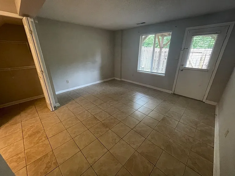 9622 Vinca Cir #C-0 — Photo 6