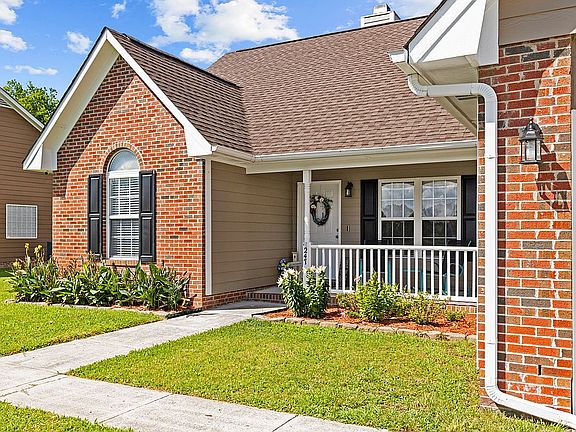 4th image of 247 Belle Chase Dr