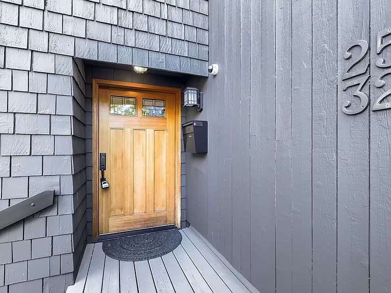 2532 E McGraw St — Photo 19