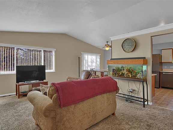 3rd image of 23 Hampton Ct