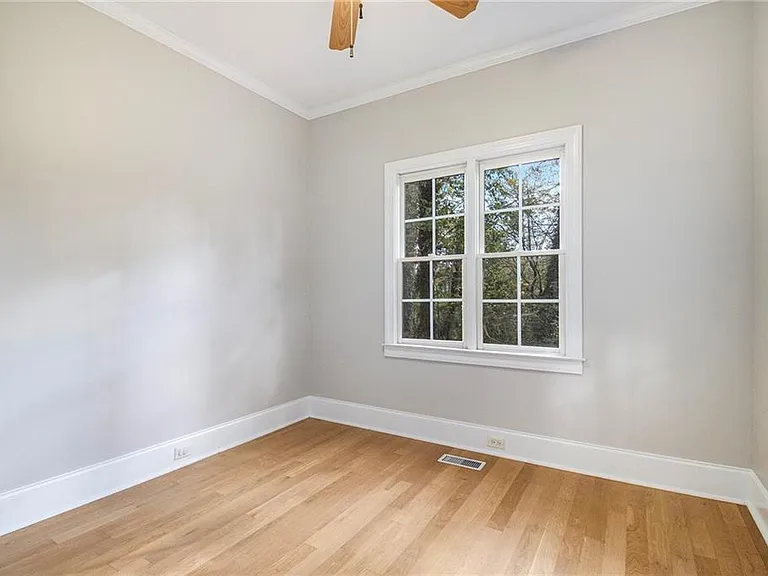 960 Landmark Dr — Photo 22