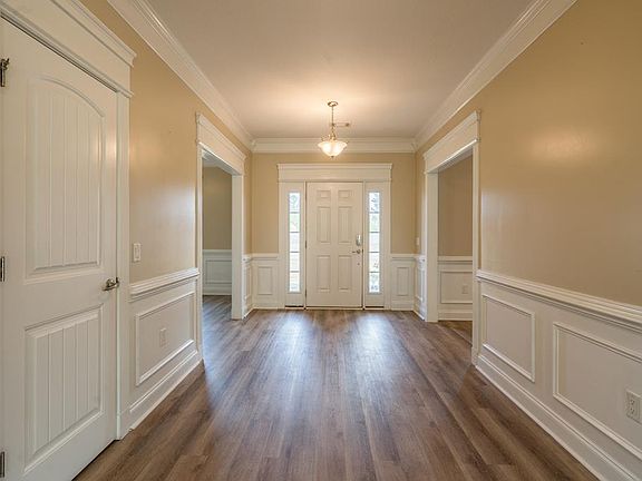 5th image of 79 Forest St NE