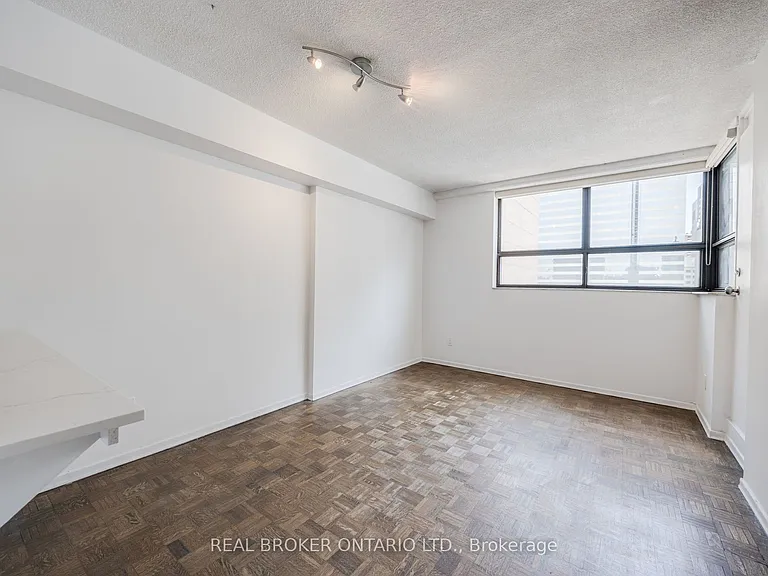 105 McCaul St #708 — Photo 7