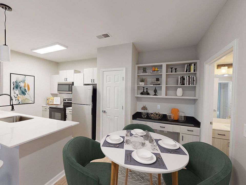 Newly Renovated Dining and Kitchen Area