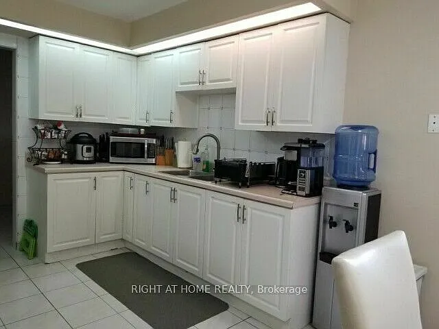 2406 Poplar Cres — Photo 6