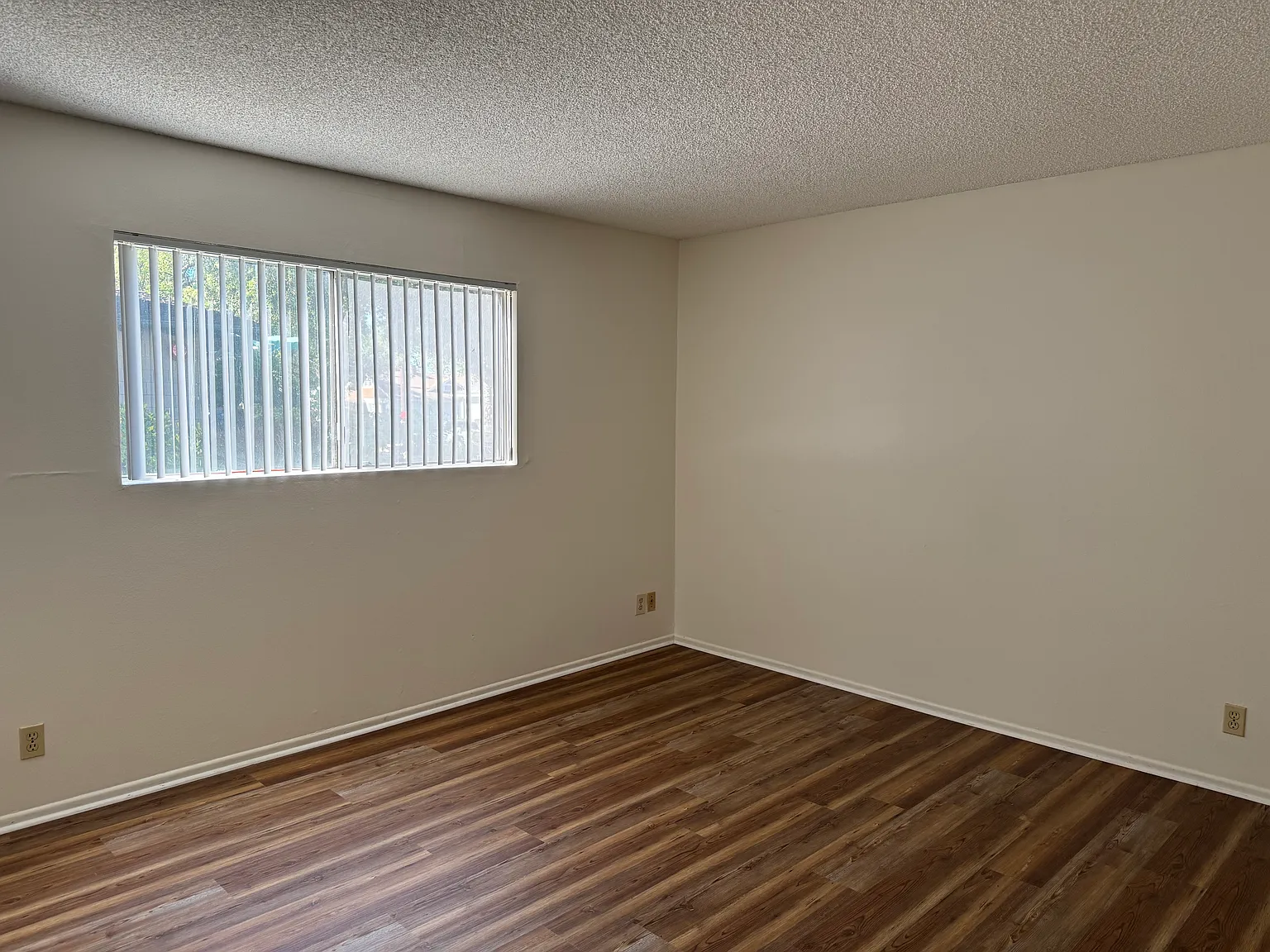 2 bed, 950 sqft, $2,700 — Photo 4