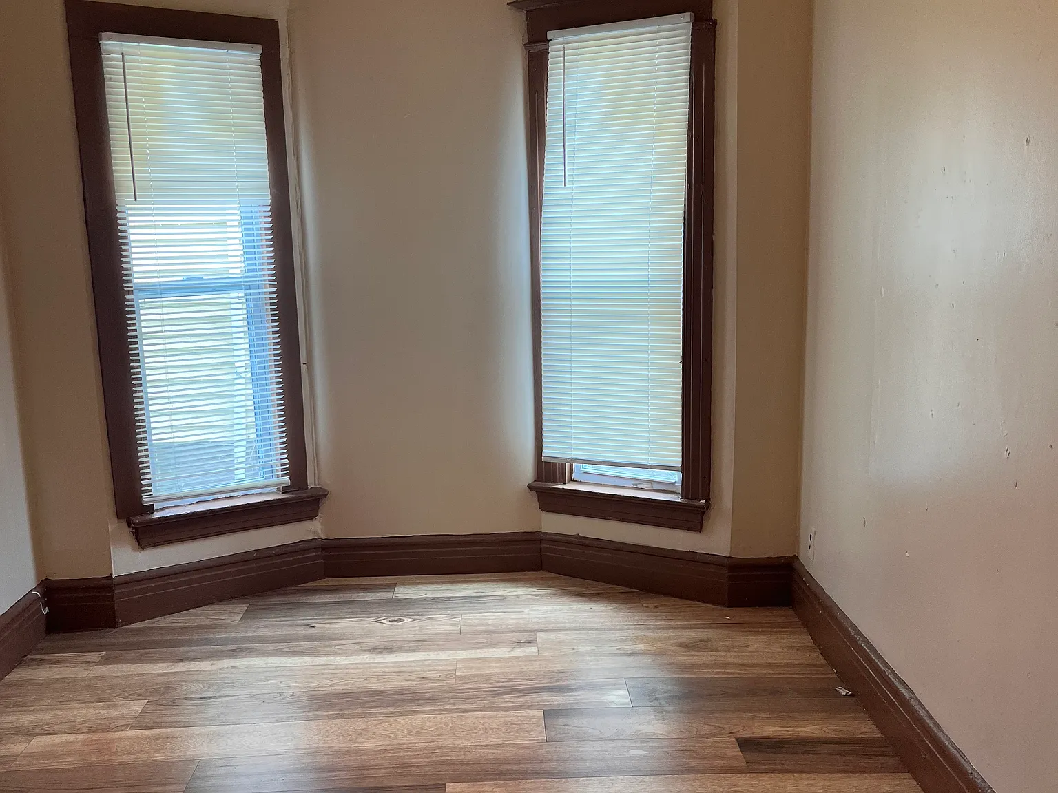 5 bed, 2.5 bath, 2291 sqft, $2,400 — Photo 4