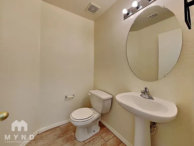 10524 W Almeria Rd — Photo 26