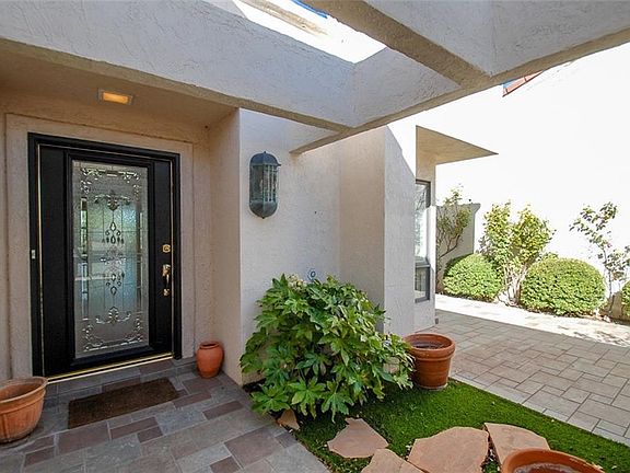 2nd image of 1112 Los Jardines Cir