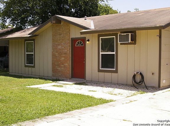 2nd image of 6014 Castle View Dr
