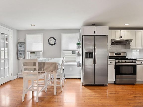 3rd image of 20 Dartmouth St
