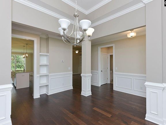 3rd image of 104 Sanibel Cir