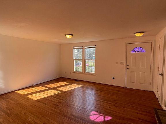 2nd image of 805 Sedgwick Ct