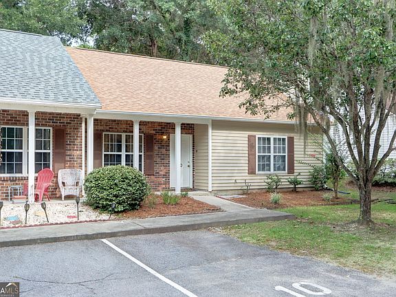 2nd image of 10 Chaintree Dr