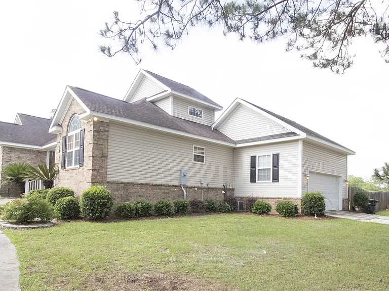 1008 Houndsbark Ct — Photo 2