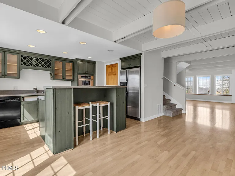 6381 Highland Dr — Photo 10