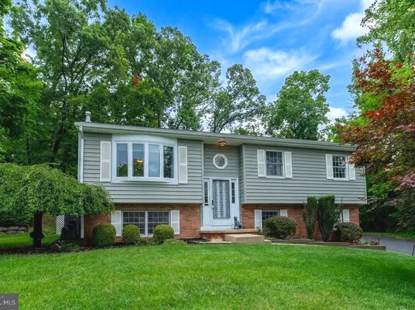 2161 Hollyberry Ct, Pottstown, PA 19464