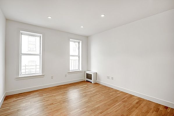 Building Photo 3