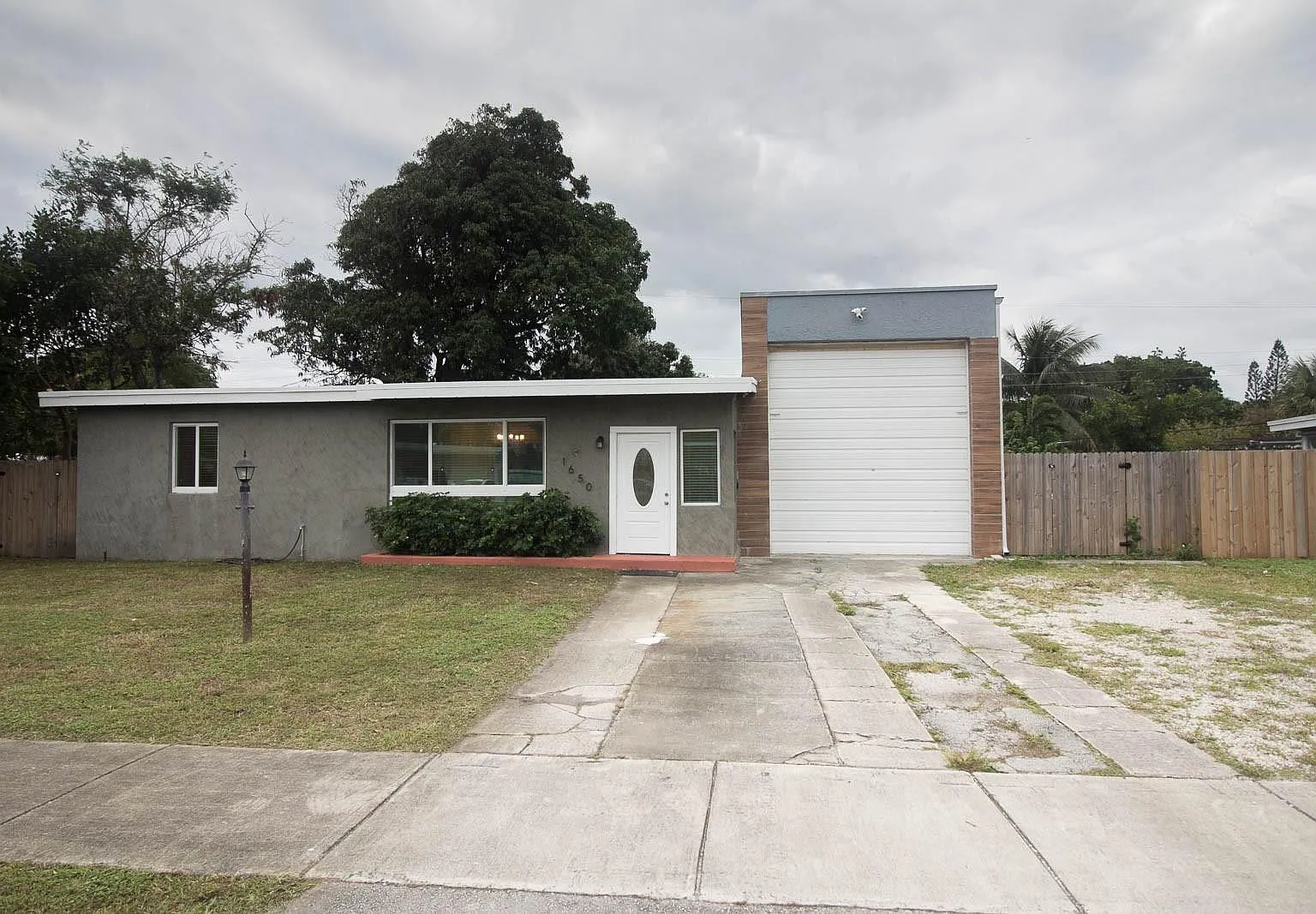 2 bed, 1.0 bath, 1056 sqft, $3,000 — Photo 1