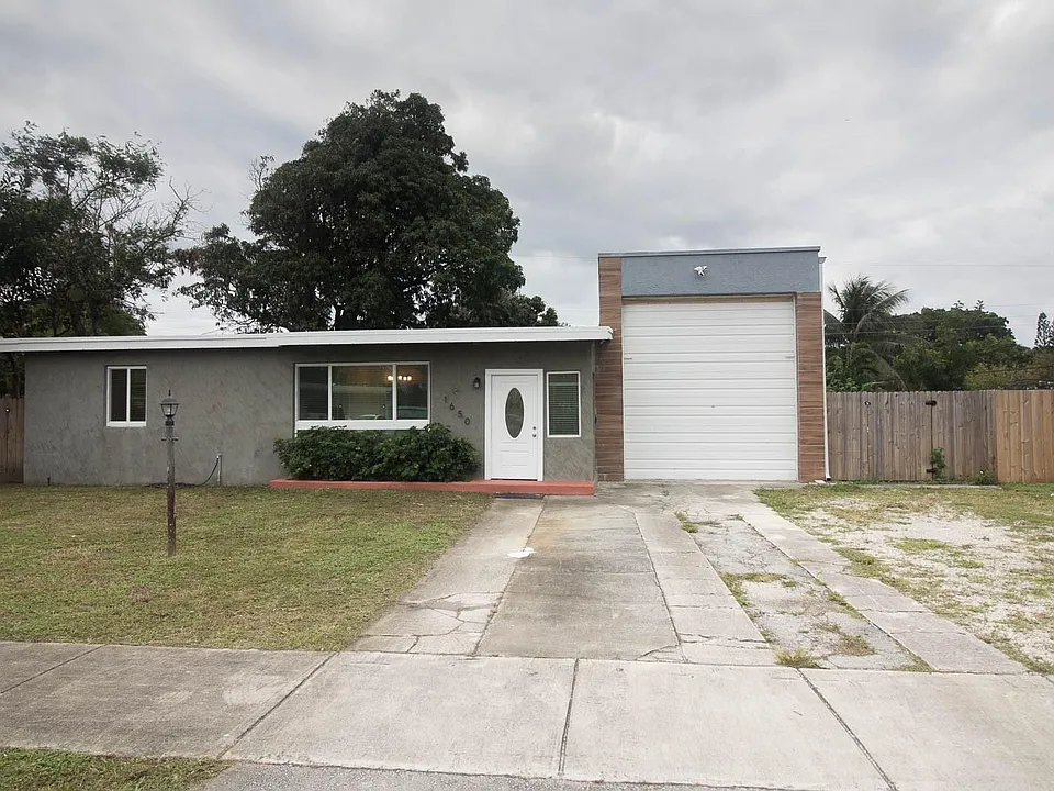 1650 NE 44th St