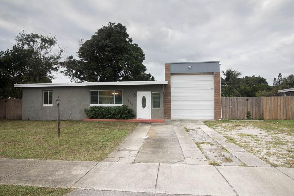 1650 NE 44th St, Pompano Beach