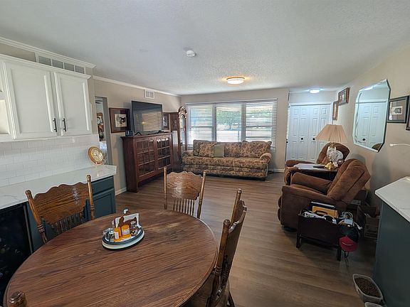 3rd image of 626 N Friend St